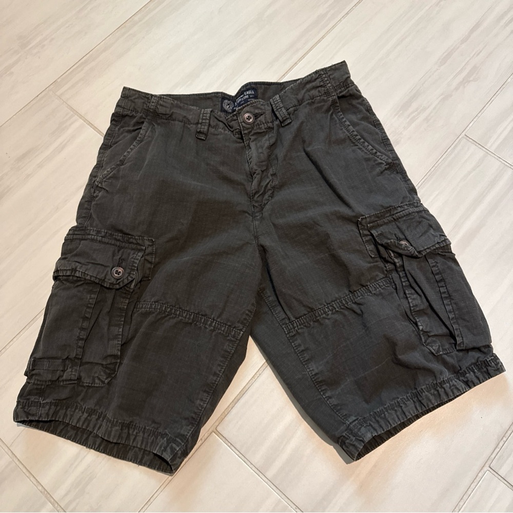 American Eagle Outfitters Very Dark Green Size 32 Cargo Style Shorts